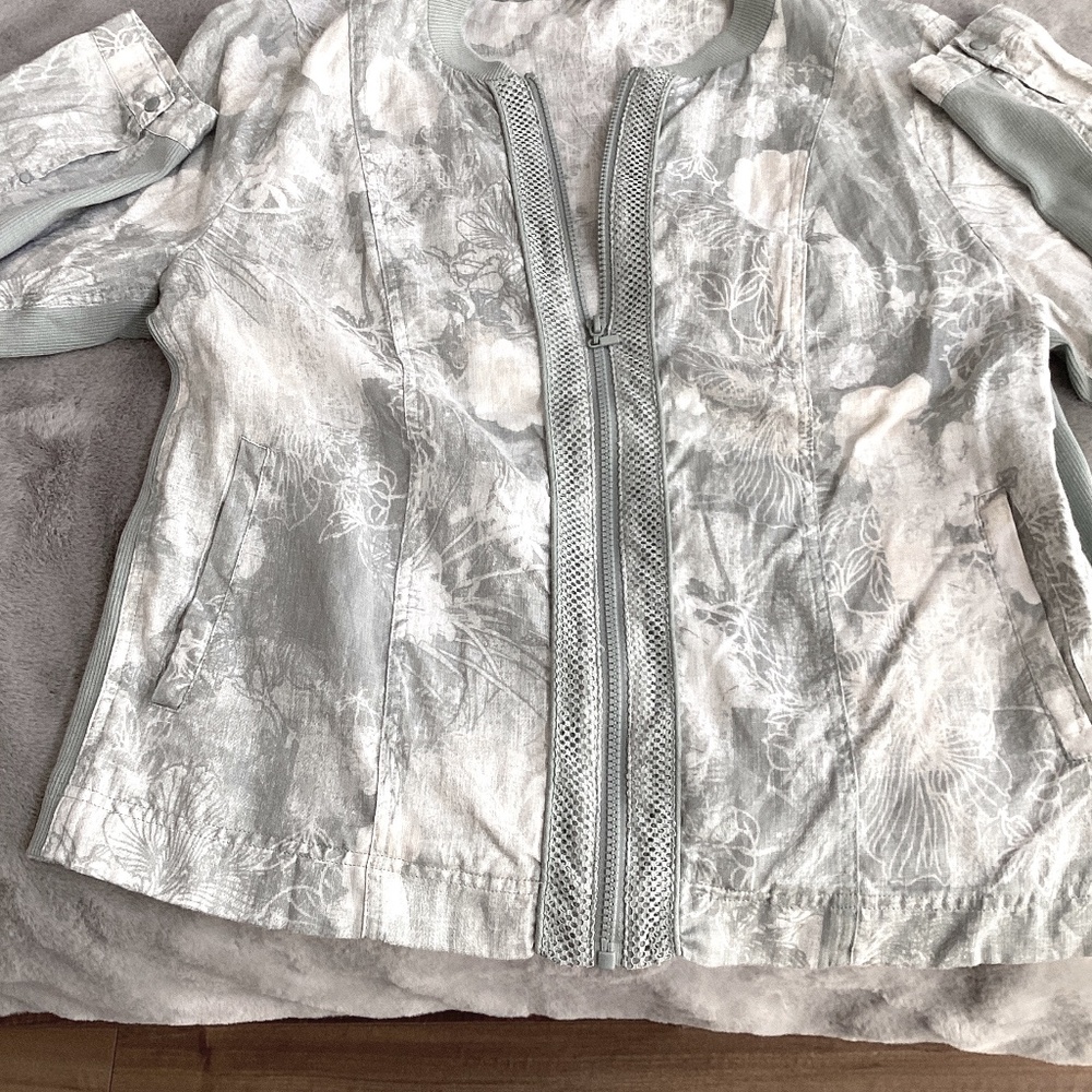 NWOT Yesterday linen zip-up pale grey/white/blush fitted jacket size 14